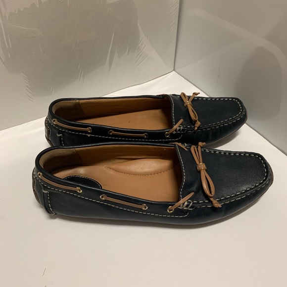 navy blue clarks